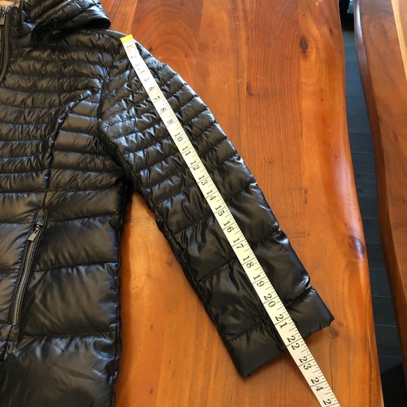 Lightweight Packable Winter Short Puffer Women’s Black Hooded Down Jacket Coat. - Picture 12 of 16